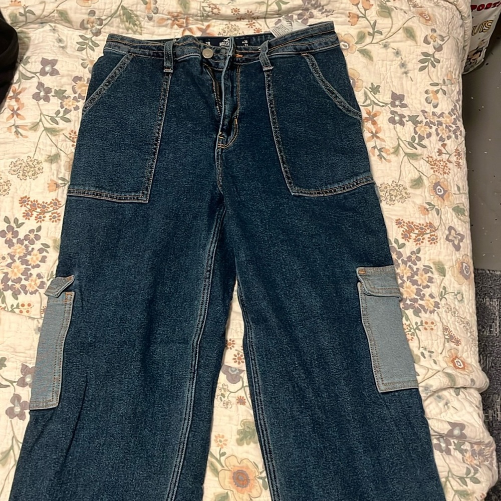 Hollister Ultra High Rise Dad Jeans
- Barely worn maybe once or twice